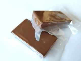 Nugát tmavý EXTRA 250g